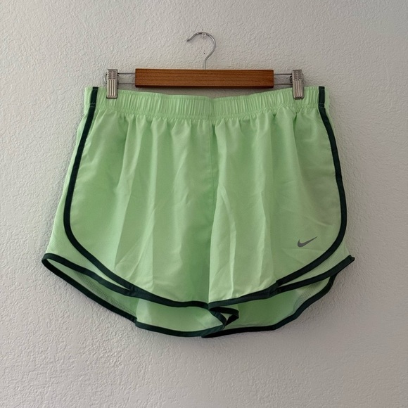 Nike Women’s Dri-FIT Tempo Running Shorts X-Large Lightweight Mesh Lime Green - Picture 5 of 11